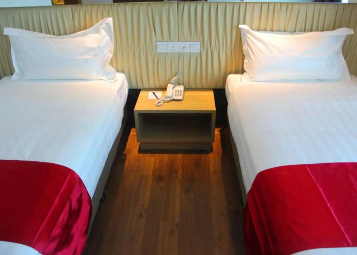 906 Premier Hotel