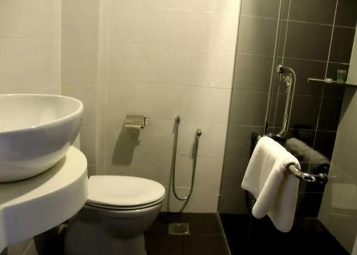 906 Premier Hotel
