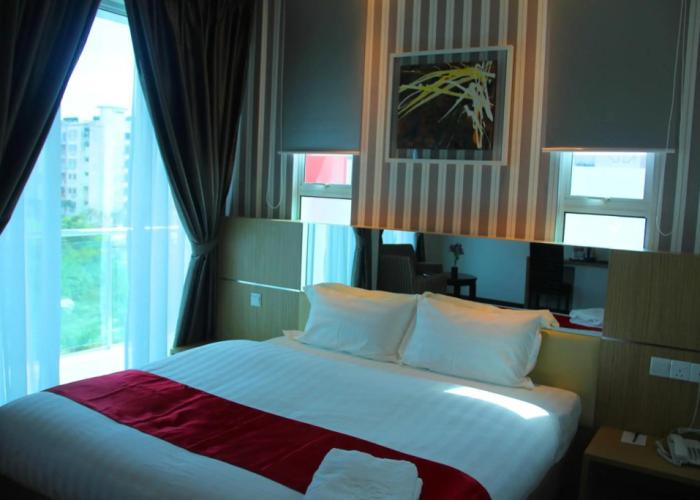 906 Premier Hotel
