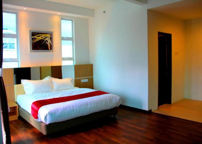 906 Premier Hotel