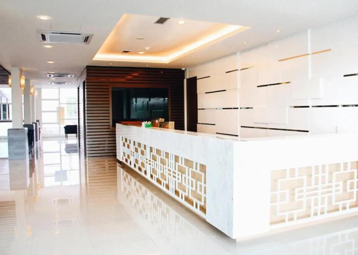 906 Premier Hotel