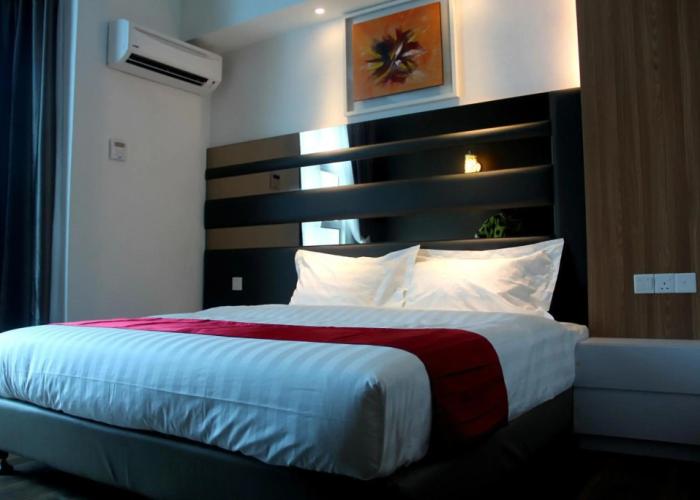 906 Premier Hotel