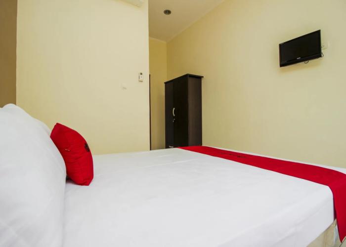 RedDoorz near RSUP Prof. Kandou Manado