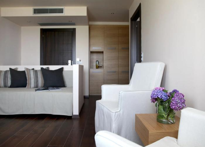 Theta Hotel