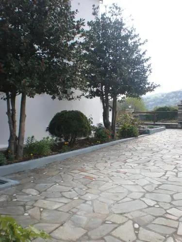 Om Living Pelion