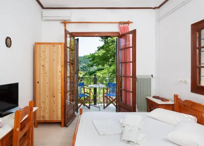 Paradeisos Double Room With Balcony 5