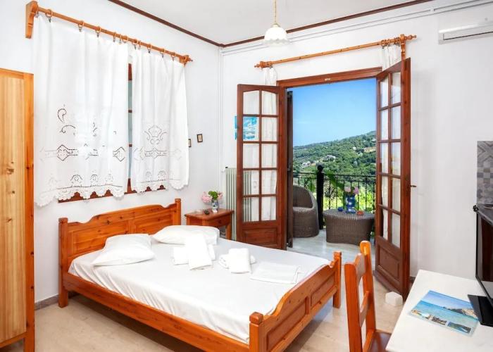 Paradeisos Double Room With Balcony 2