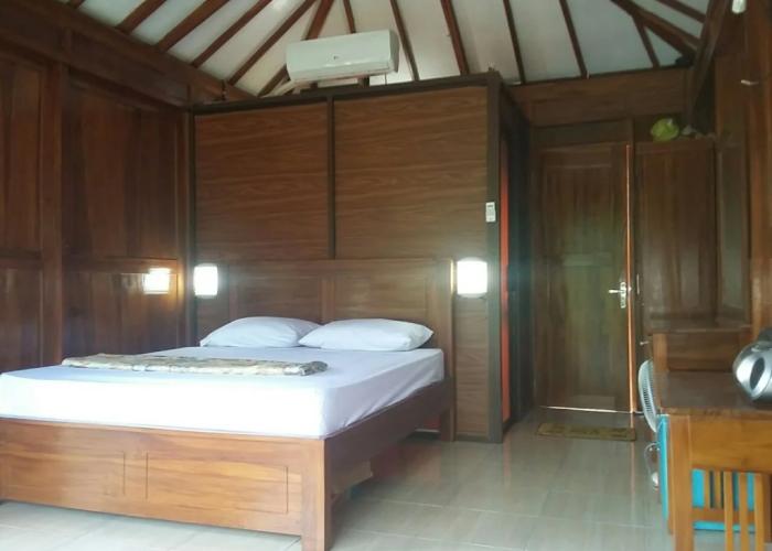 Rumah Kayu Pinggir Kali