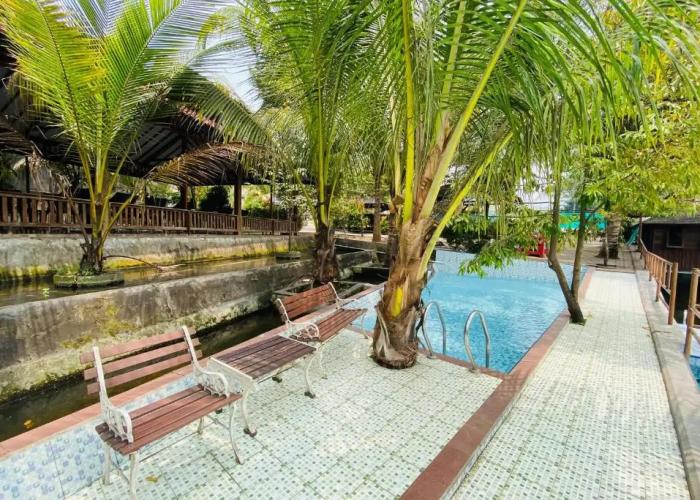 Rumah Kayu Pinggir Kali