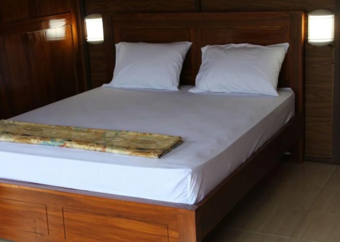 Rumah Kayu Pinggir Kali