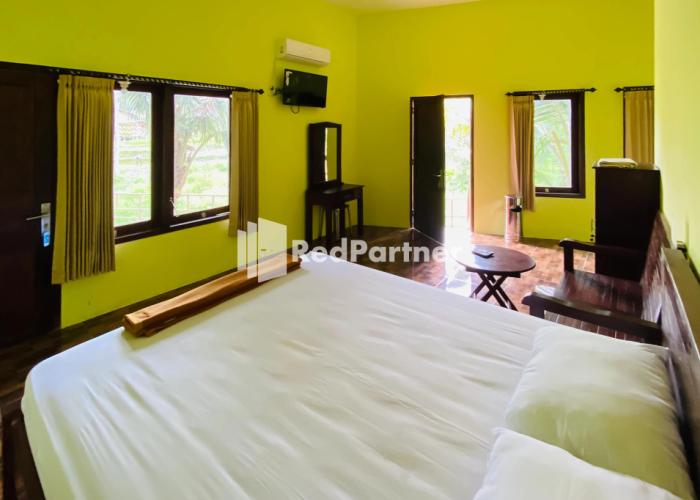 Rumah Kayu Pinggir Kali
