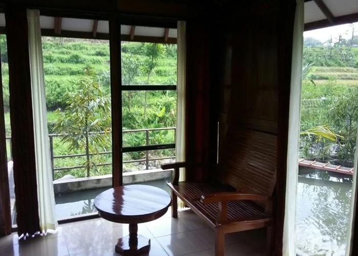 Rumah Kayu Pinggir Kali