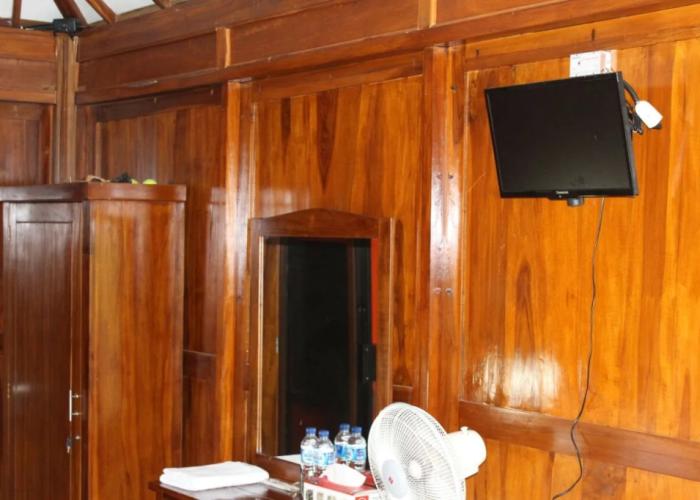 Rumah Kayu Pinggir Kali