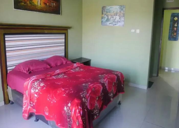 OYO Life 90646 Villa Karsinem Pasuruan