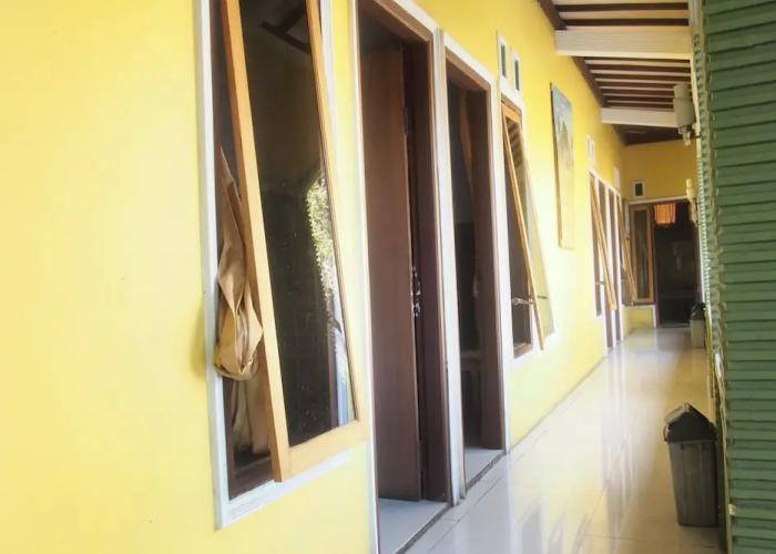 OYO Life 90646 Villa Karsinem Pasuruan
