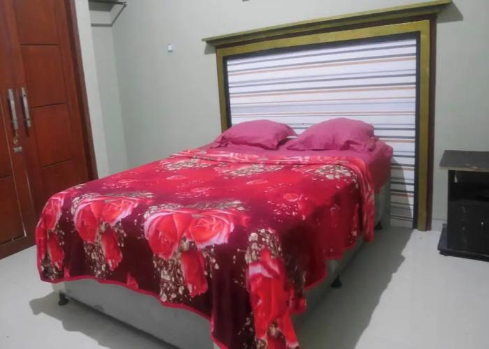 OYO Life 90646 Villa Karsinem Pasuruan