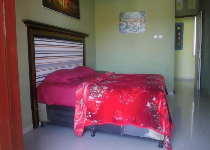 OYO Life 90646 Villa Karsinem Pasuruan