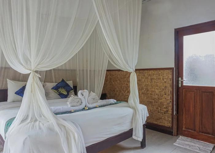 Made Taro Menjangan Homestay