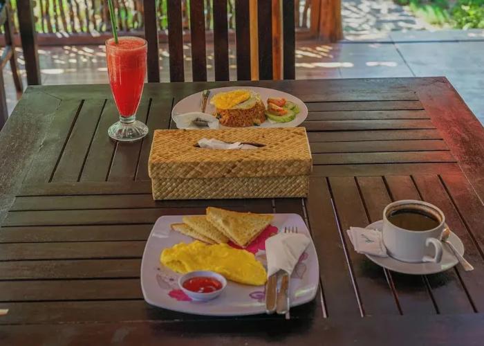 Made Taro Menjangan Homestay