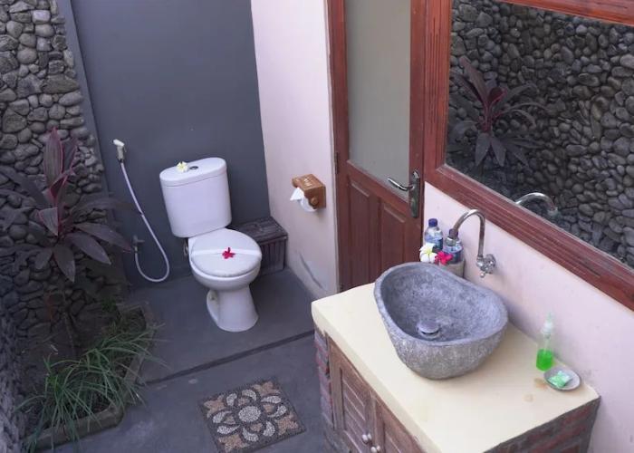 Made Taro Menjangan Homestay
