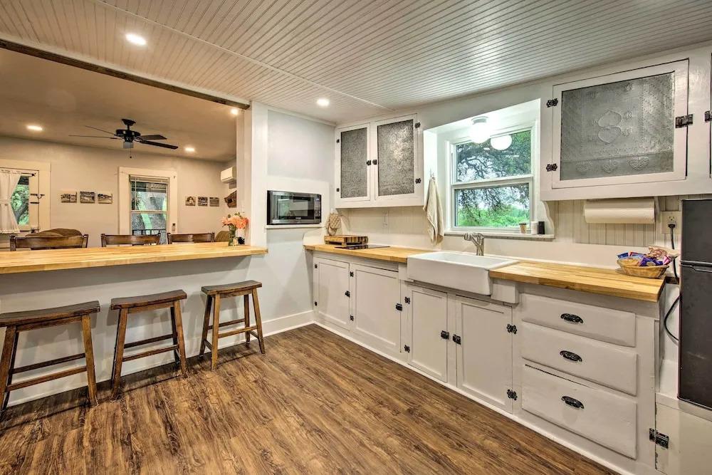 фото Betty B's River House < 1 Mi to Blanco State Park!