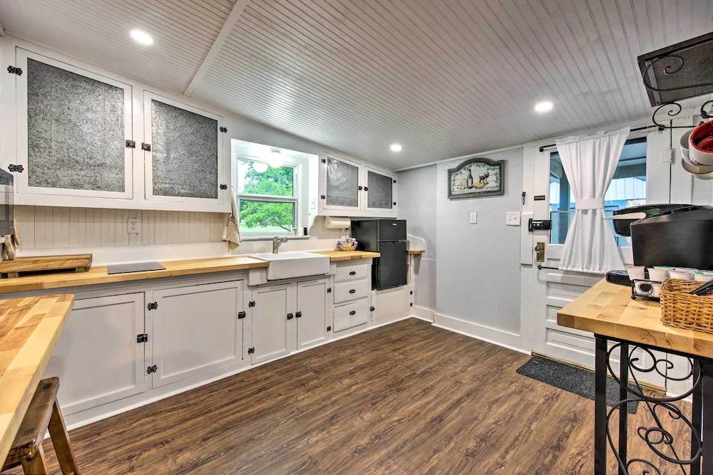 фото Betty B's River House < 1 Mi to Blanco State Park!