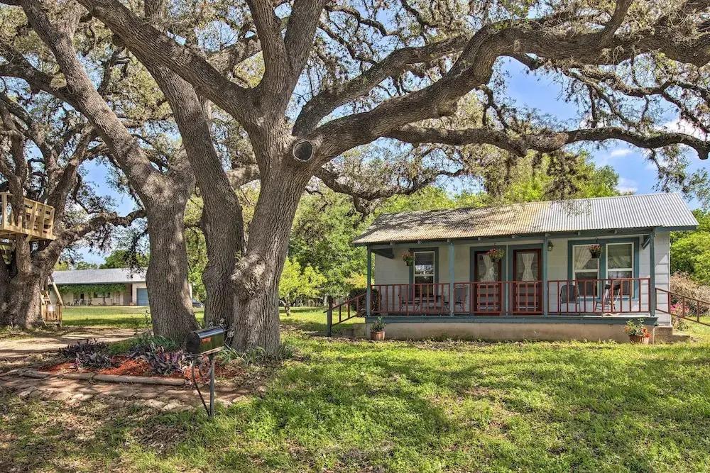 фото Betty B's River House < 1 Mi to Blanco State Park!