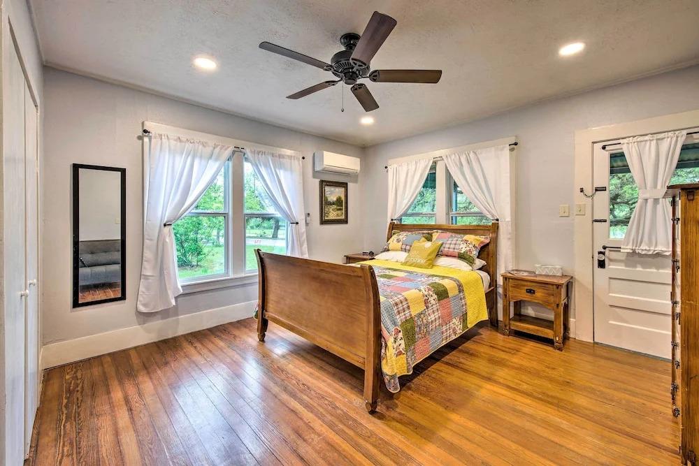 фото Betty B's River House < 1 Mi to Blanco State Park!