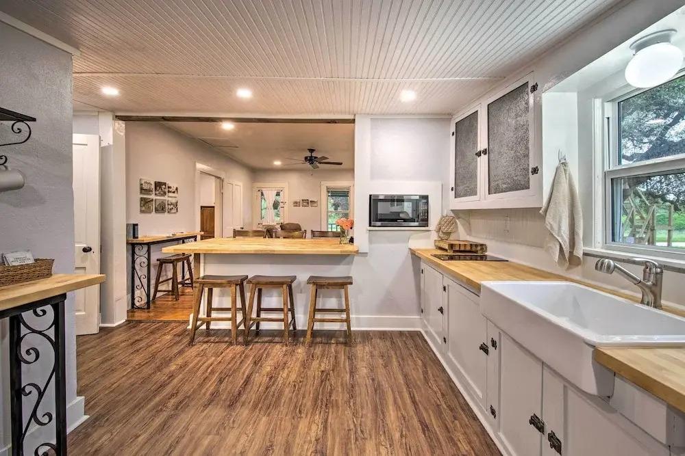 фото Betty B's River House < 1 Mi to Blanco State Park!