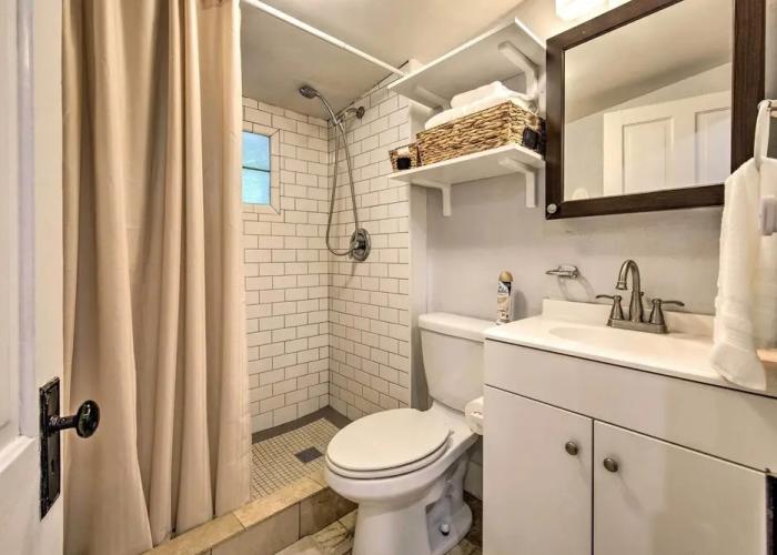 Betty B's River House < 1 Mi to Blanco State Park!