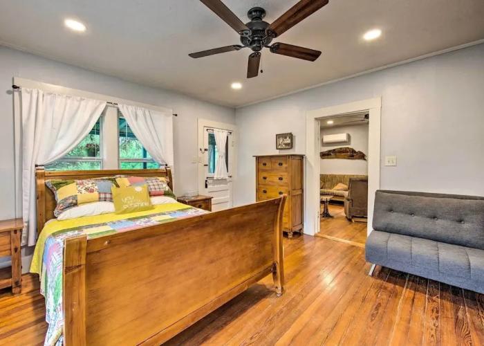 Betty B's River House < 1 Mi to Blanco State Park!