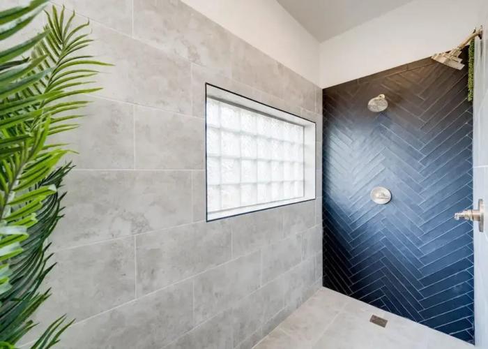 5 2 two Kings hot tub Firepit 16min to Wine Trail Nearby Pickleball Courts Pool