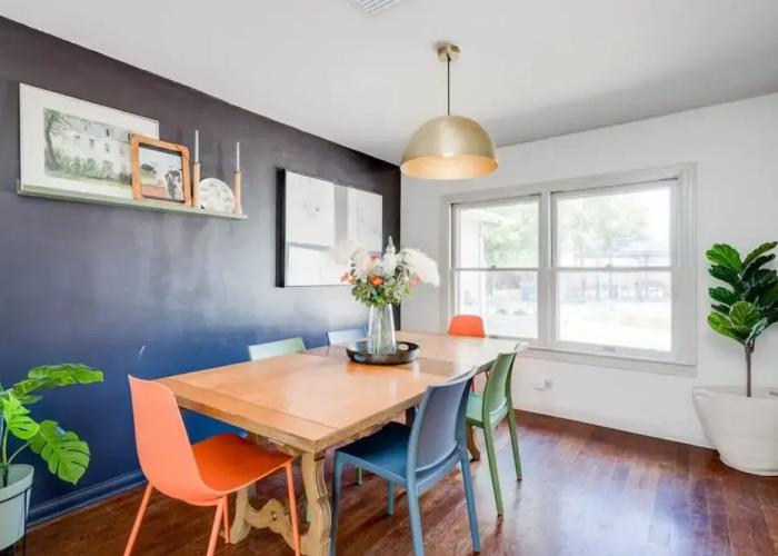 5 2 two Kings hot tub Firepit 16min to Wine Trail Nearby Pickleball Courts Pool