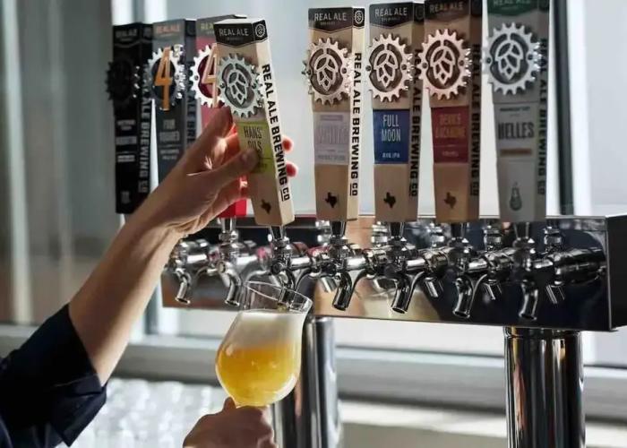 5 2 two Kings hot tub Firepit 16min to Wine Trail Nearby Pickleball Courts Pool