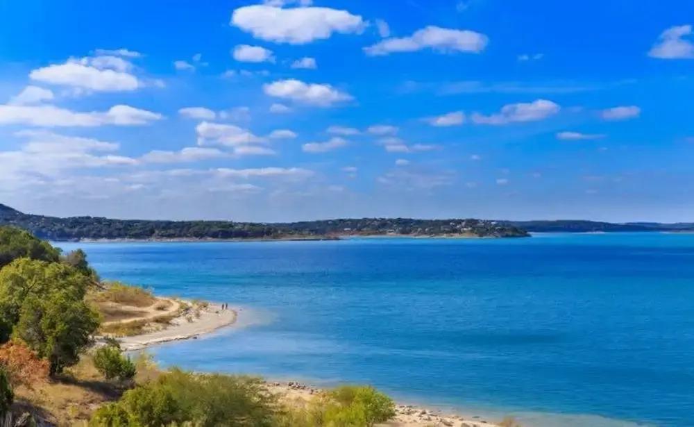 фото Modern 3 2 two Kings hot tub Fire pit 16min to Wine Trail Nearby Pickleball Courts Pools