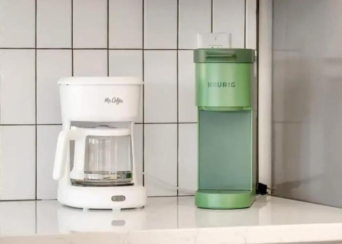 Modern 3 2 two Kings hot tub Fire pit 16min to Wine Trail Nearby Pickleball Courts Pools