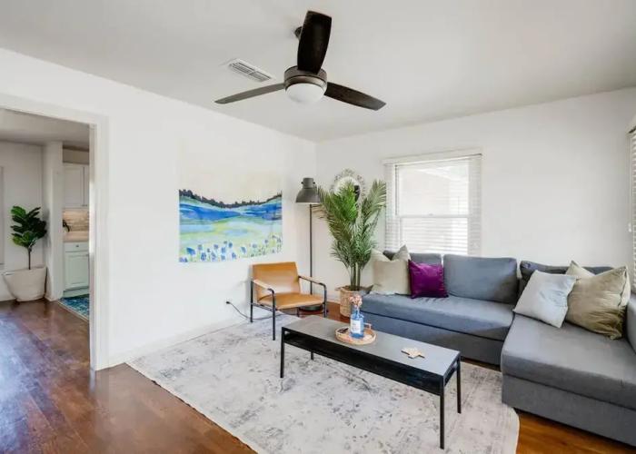 8b 4b Nearby Pool Blanco Wine Trail Town sq