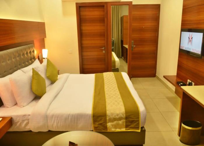 Mint Hotel Premia