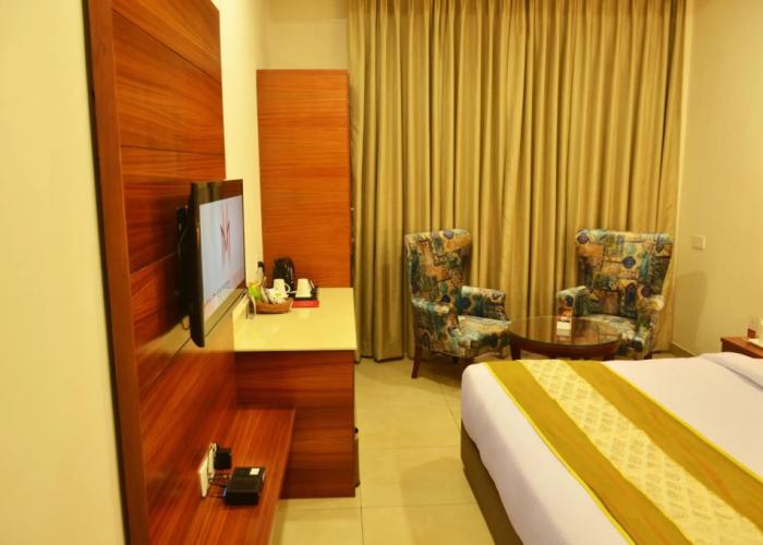 Mint Hotel Premia