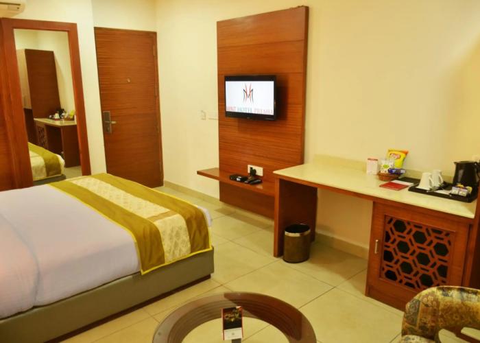 Mint Hotel Premia