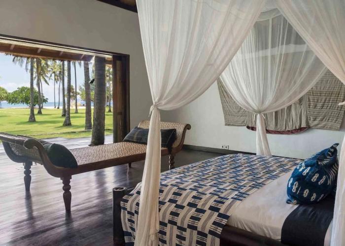 Sira Beach House
