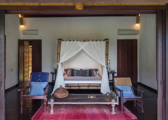Sira Beach House