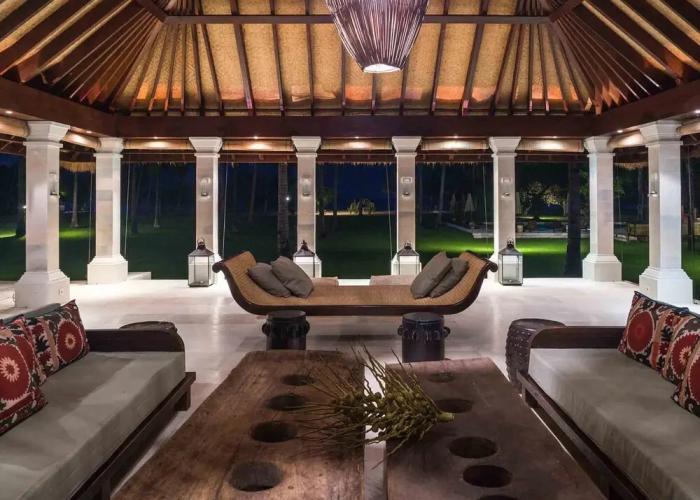 Sira Beach House