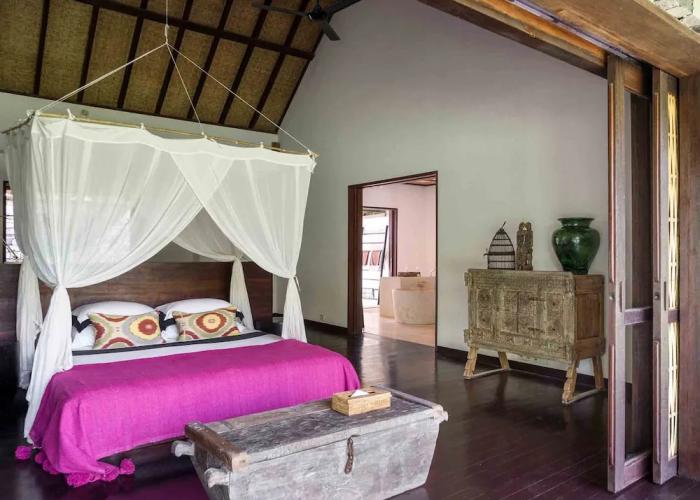 Sira Beach House