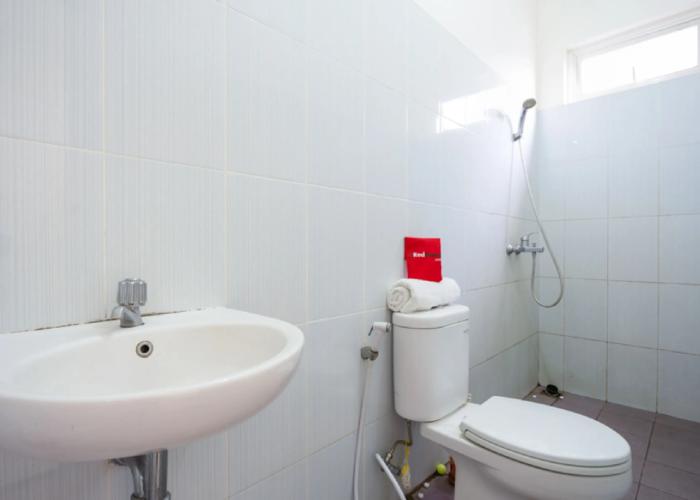 RedDoorz Plus near Siloam Karawaci