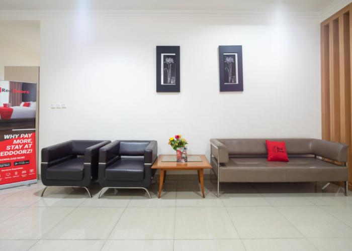RedDoorz Plus near Siloam Karawaci