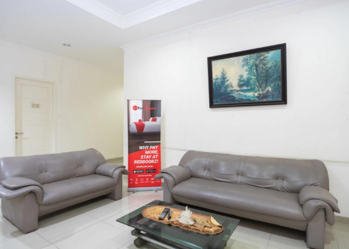 RedDoorz Plus near Siloam Karawaci