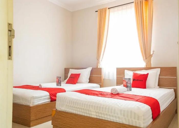 RedDoorz near Siloam Karawaci 3