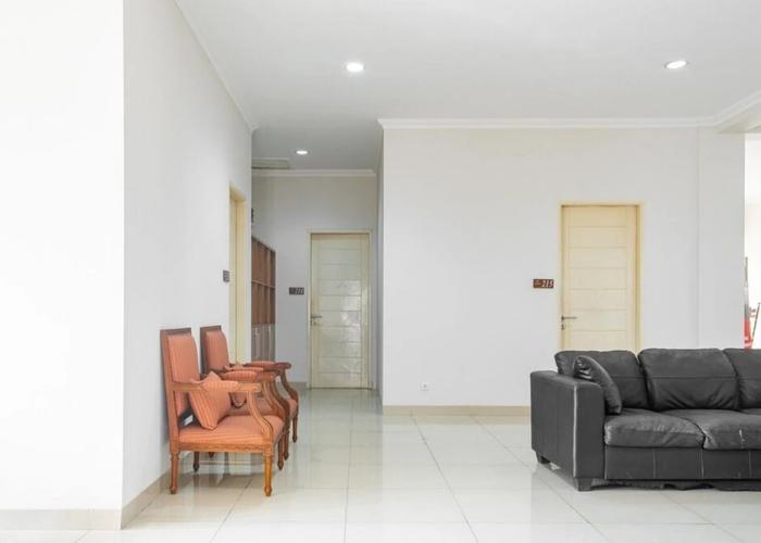 RedDoorz near Siloam Karawaci 3