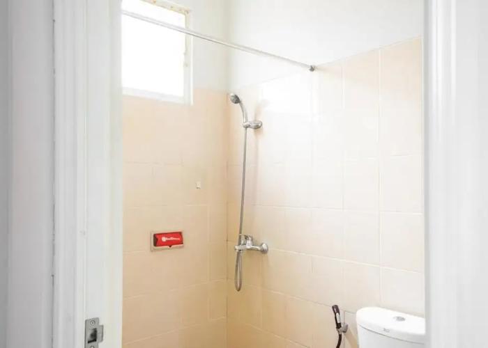 RedDoorz near Siloam Karawaci 3